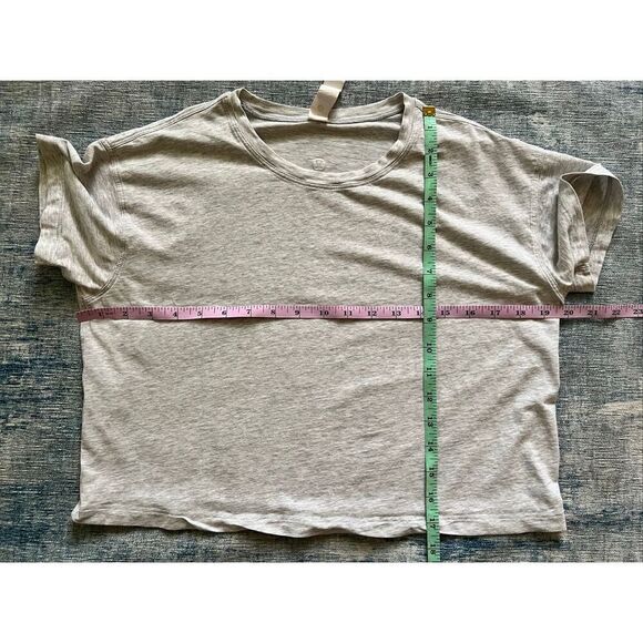 Lululemon Heathered Core Ultra Light Grey Cropped Cates Tee Size 4 - Picture 5 of 5